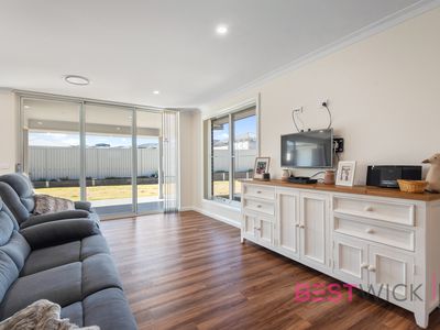 1 Lyon Close, Kelso