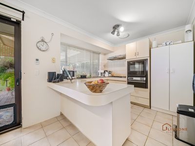 3 Myrna Way, Parkwood
