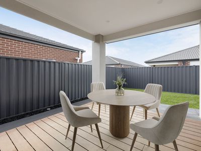 27 Shearjoy Loop, Clyde North