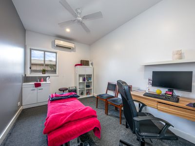 2 / 150-152 Coburns Road, Melton
