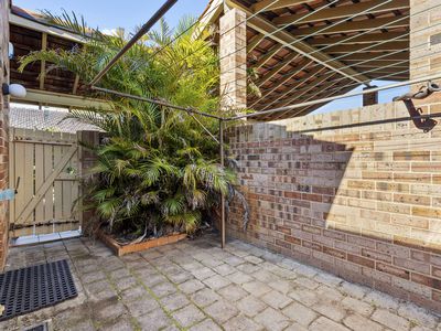 2 / 26 Earlston Way, Booragoon