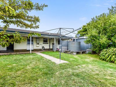 8 Mullins Street , Millicent