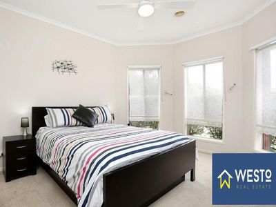 4 Radiata Close, Wyndham Vale