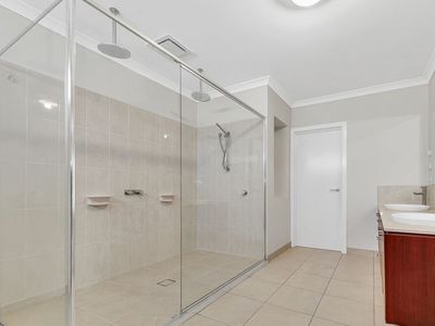 14 Aquitane Drive, Cranbourne East