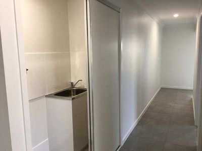2 / 102 Bradman Way, Urangan