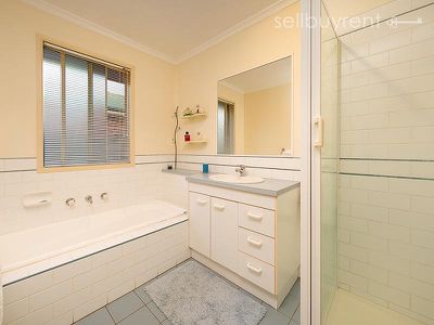 48 KINGFISHER DRIVE, Wodonga