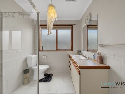 6 Thomas Avenue, Melton South