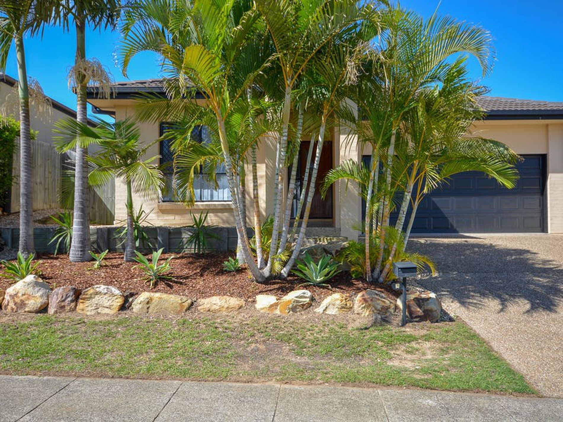 8 Forest Ridge Court, Springfield Lakes