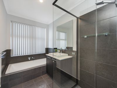 16 Mainmast Way, Port Kennedy