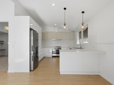6 Bridget Court, Sale