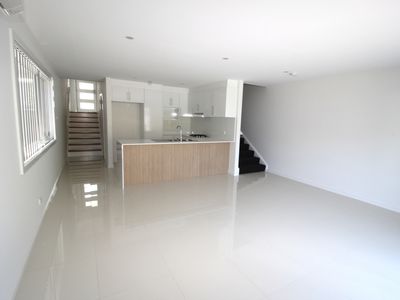 8 Redgum Road, Albion Park