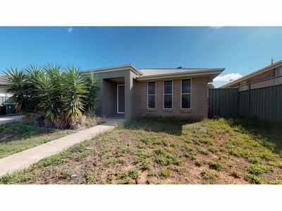 22 Dalbeattie Crescent, Dubbo