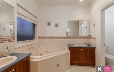 1 Chloe Court, Beaconsfield