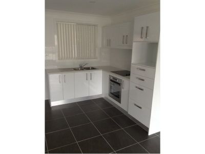 2 / 9 Acacia Street, Windang