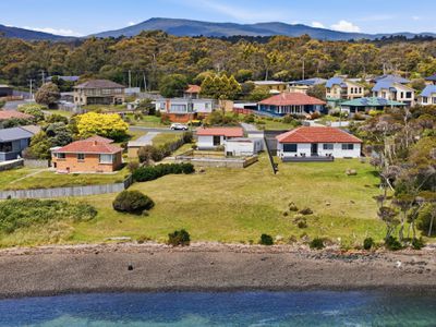 8 River Leads Drive, George Town