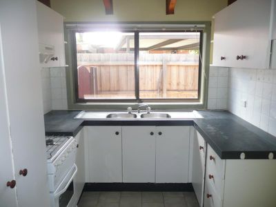 2 / 42 Woodville Park Drive, Hoppers Crossing