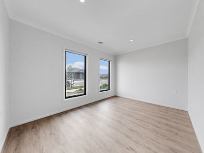 16 Chance Way, Clyde North