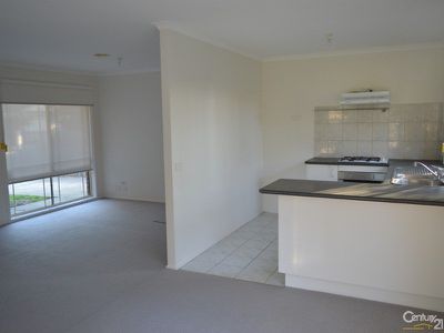 18 Dutton Close, Lynbrook