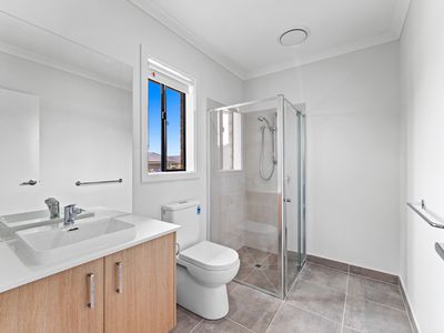 4 Portulaca Avenue, Manor Lakes