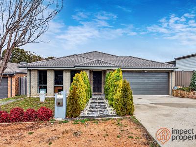 12 Jean Macnamara Street, Macgregor