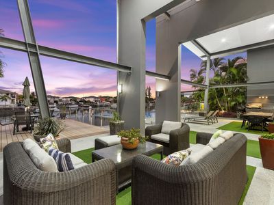 8 Carling Court, Raby Bay