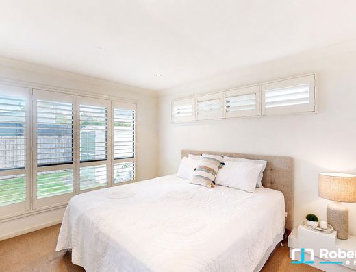 Immaculate Home with Side Access & Short Walk to Town image 10