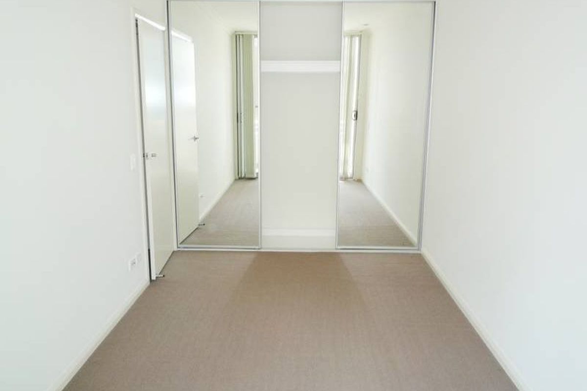 306 / 3  Stromboli Strait , Wentworth Point
