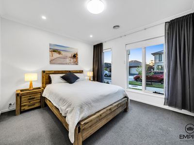 16 Modern Avenue, Clyde North