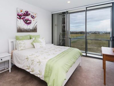 6203 / 6 Marina Promenade, Paradise Point