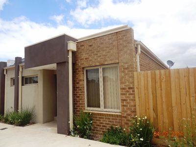 2/5 Berndardt Avenue, Hoppers Crossing