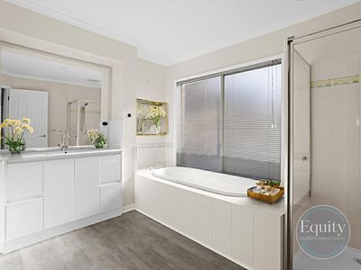 4 Delatite Way, Skye