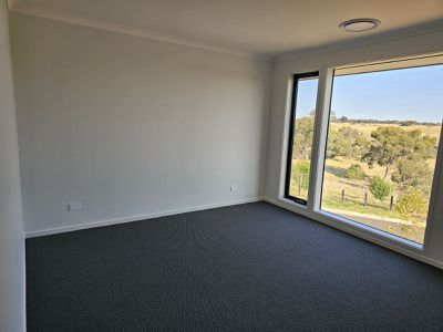 83 Kingdom Boulevard, Weir Views