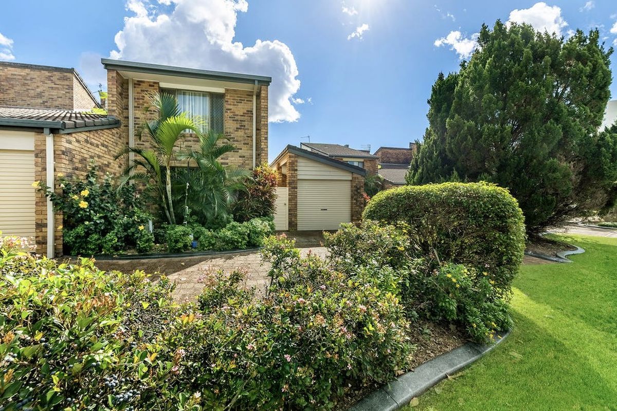 2 / 22 Dunlop Court, Mermaid Waters