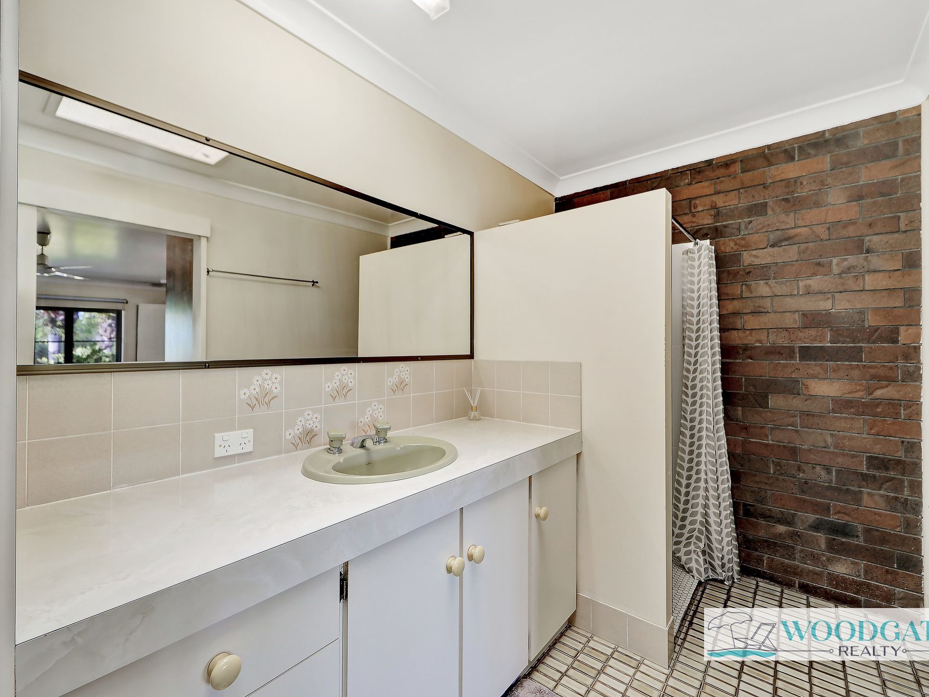 1B Fifth Avenue Woodgate, Woodgate