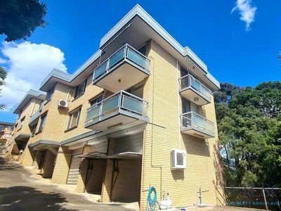 2 / 30 Curd Street, Holland Park