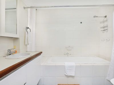 2 / 4 Marina Walk, Alexandra Headland