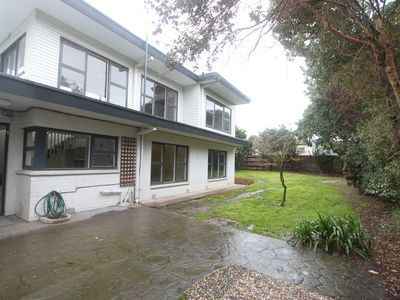16 Pine Road, Bayswater