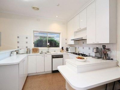 8 Wards Grove, Bentleigh East