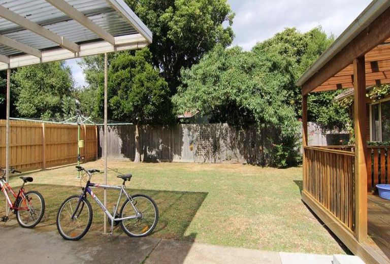 13 Sherwood Road, Mount Waverley