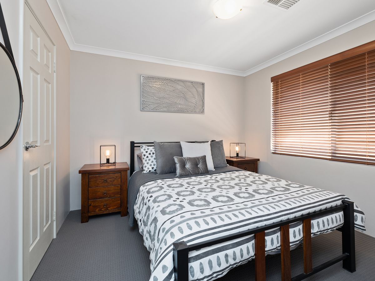 7 / 22 Whittaker Turn, Piara Waters