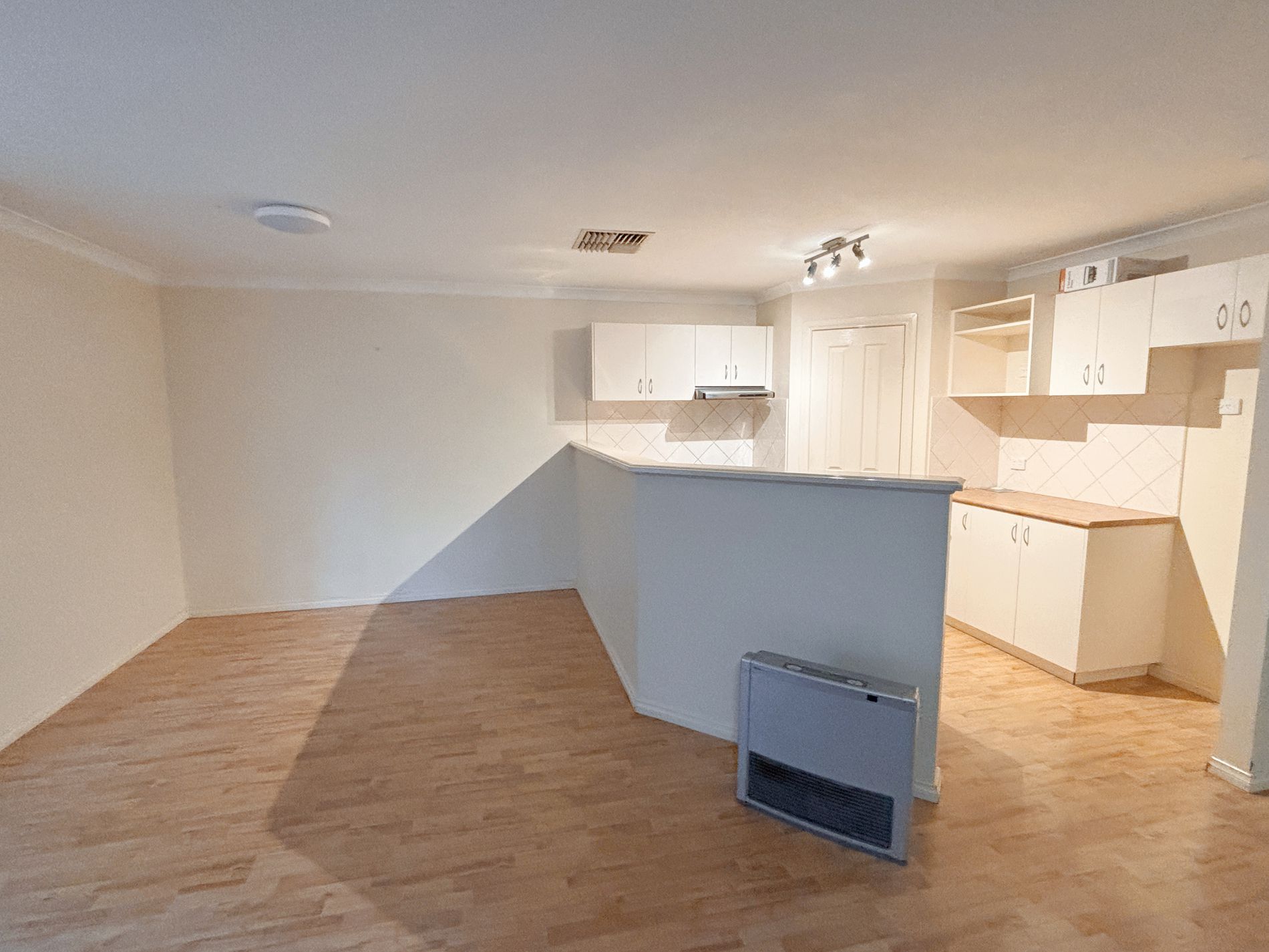 7 / 10 Great Eastern Highway, Somerville