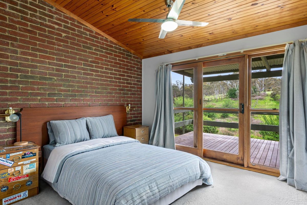 560 Old Tolmie Road, Mansfield