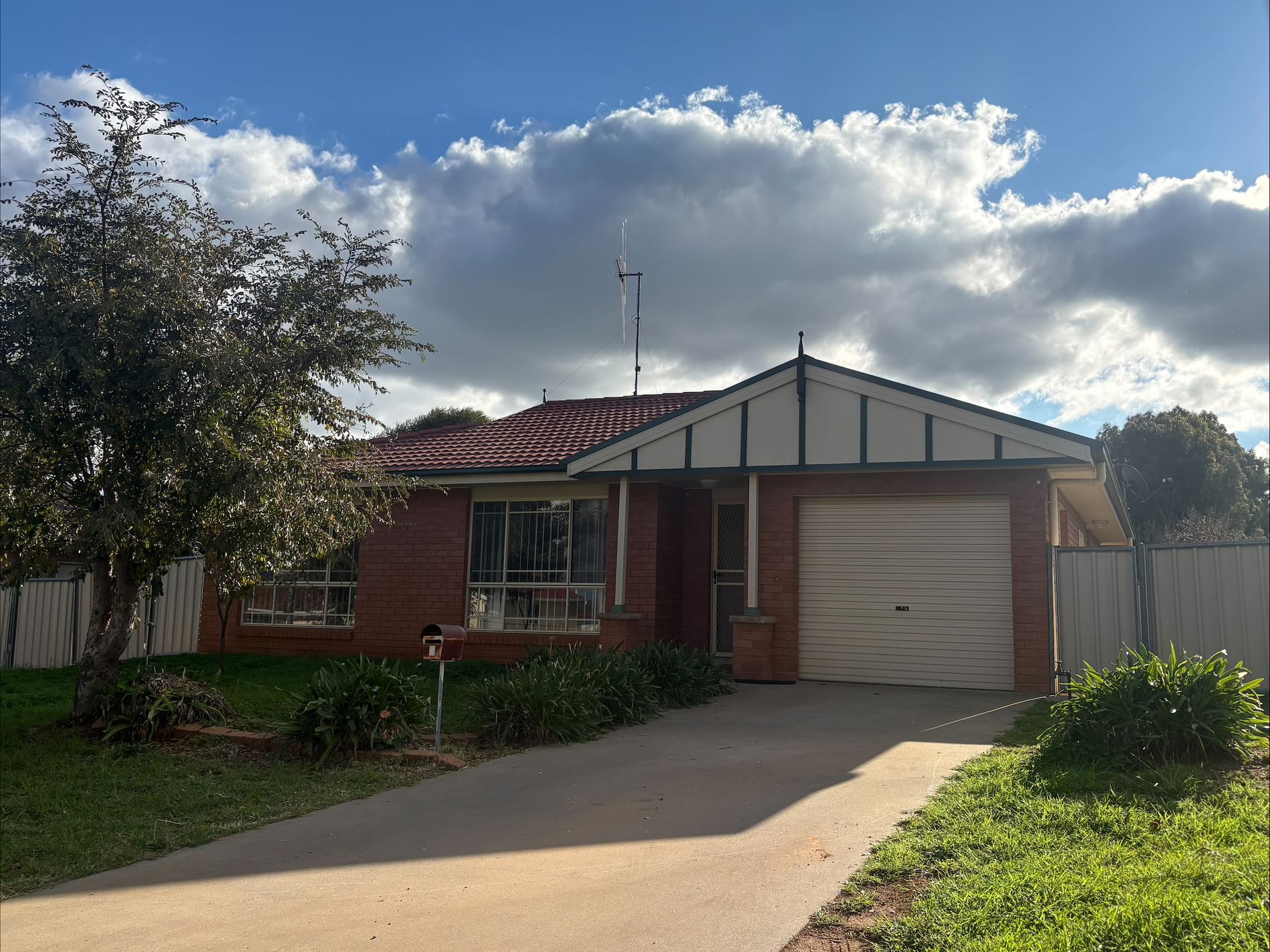 6 Farrer Street, Parkes