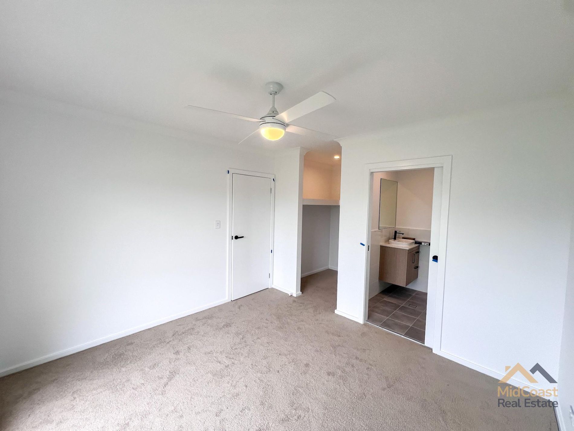 8 Jade Crescent, Diamond Beach