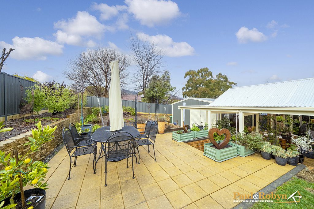 25 Perrin Circuit, Banks