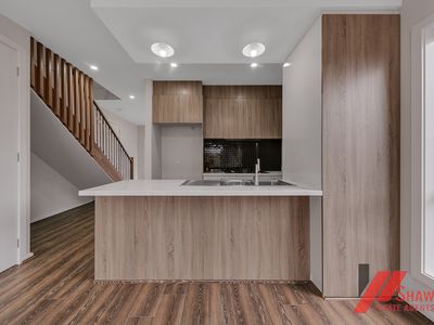 Town House / 26 Codrington Road, Truganina