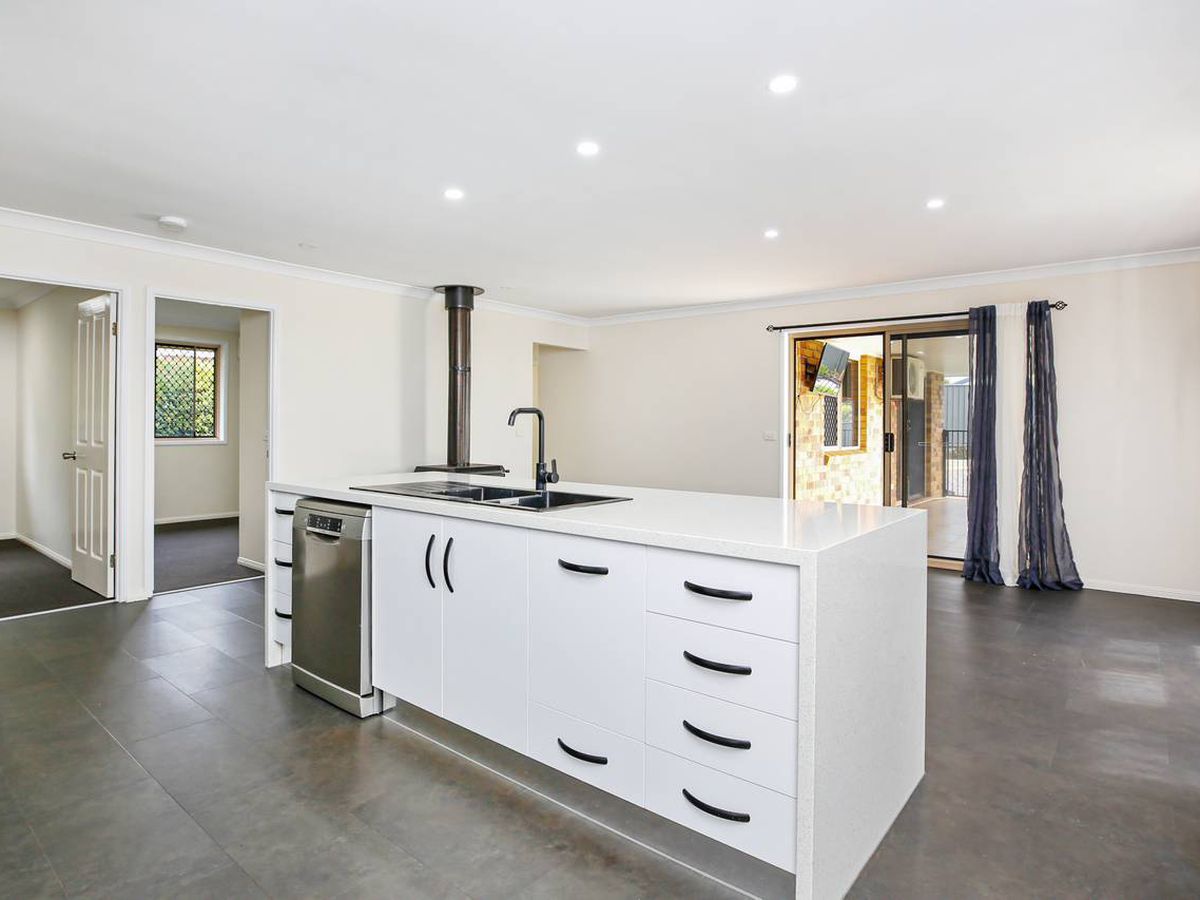 25 Storer Street, Atherton