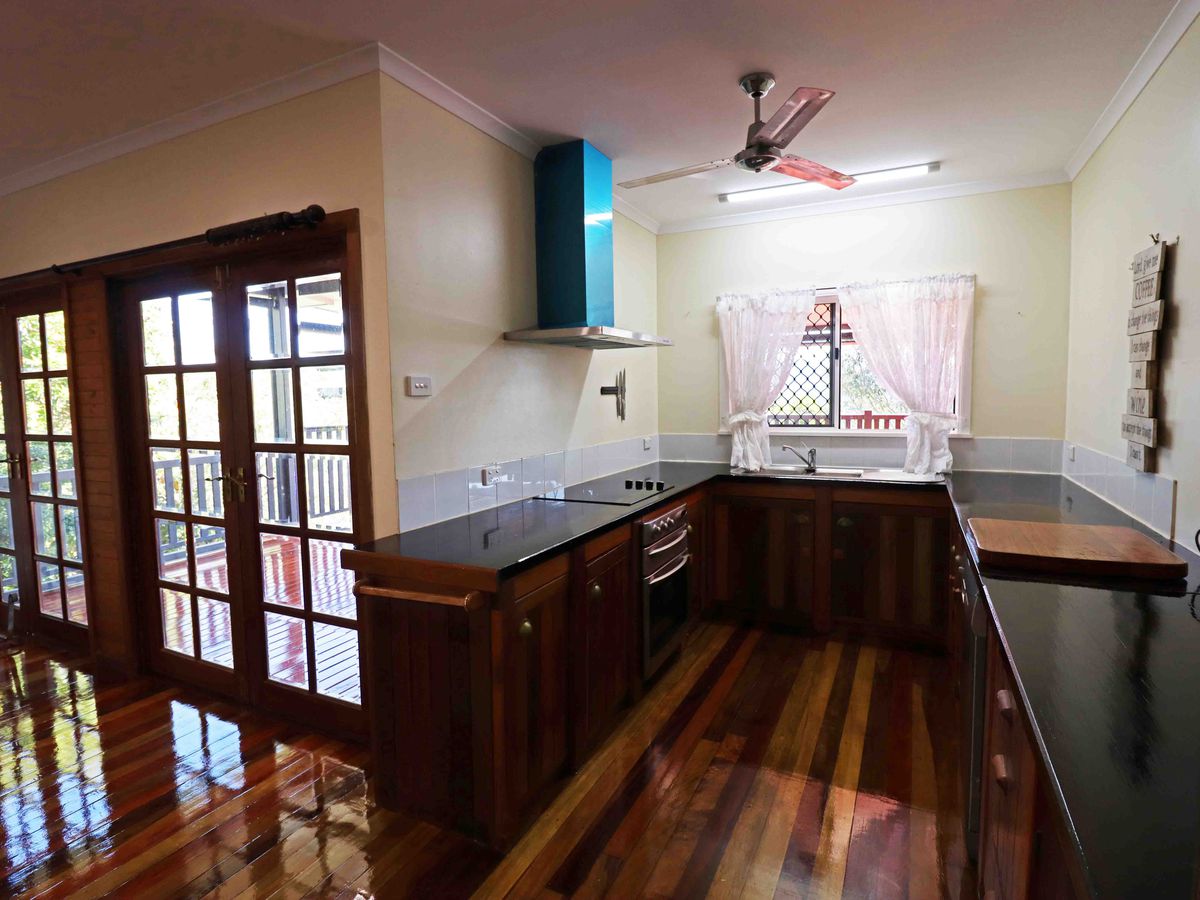 25 TWELFTH AVENUE, Atherton