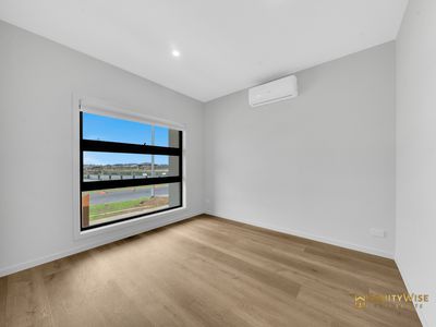 10 Swansea Road, Manor Lakes