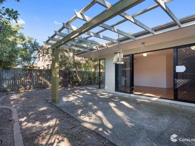 2 / 12 Longlands Street, East Brisbane